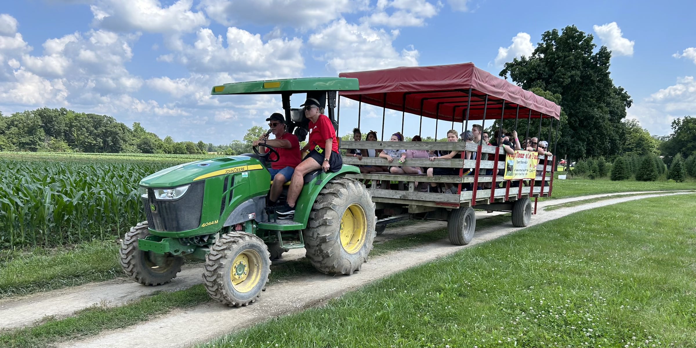 wagon-tour-on-the-farm